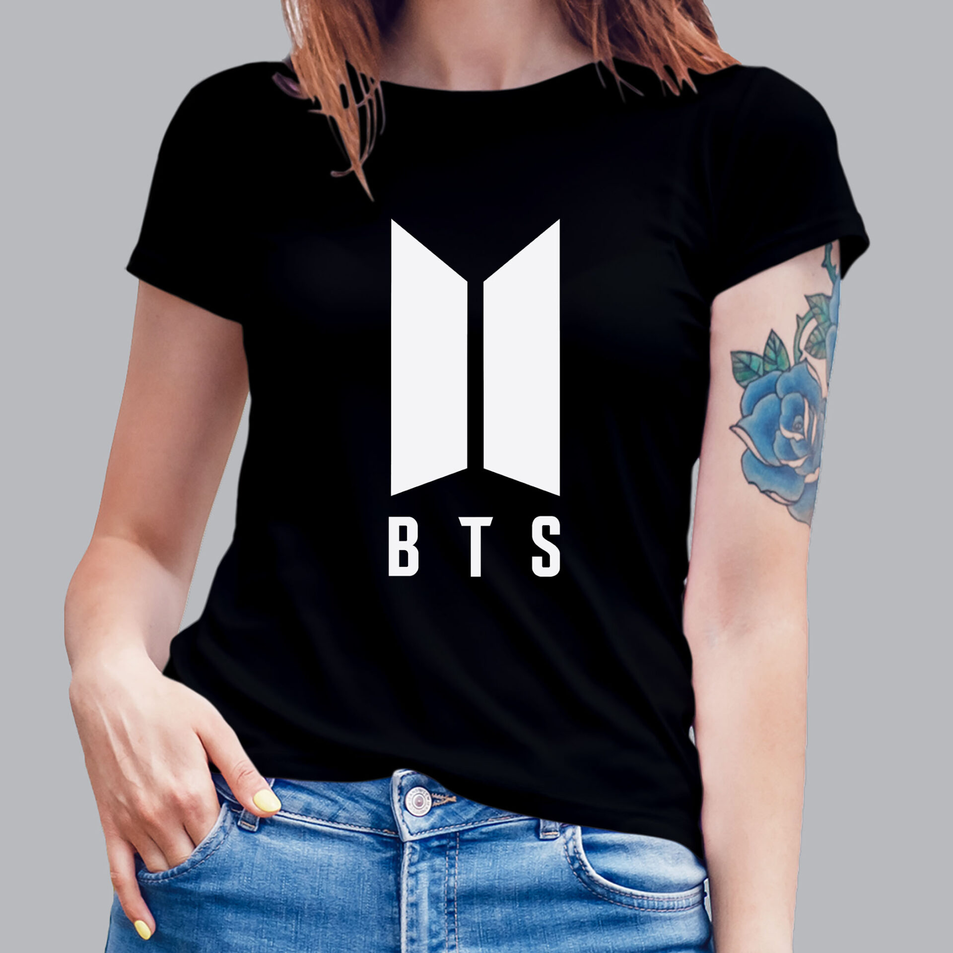 t-shirt mockup best view in gradiant BTS